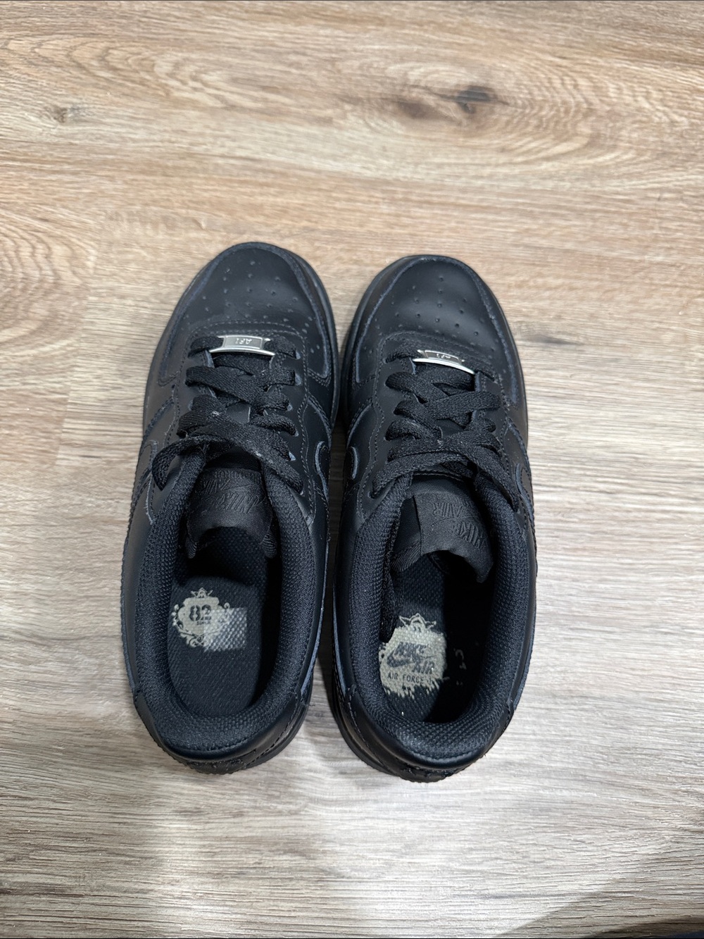 Nike Kids Black Low-Top Swoosh Sneakers - Picture 7 of 8